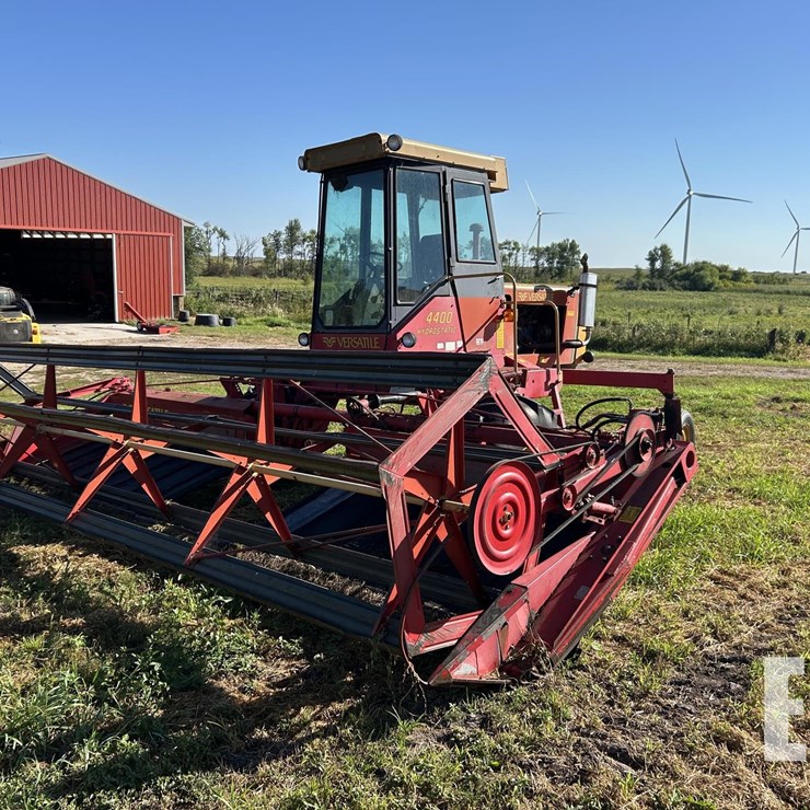 1982 VERSATILE 4400