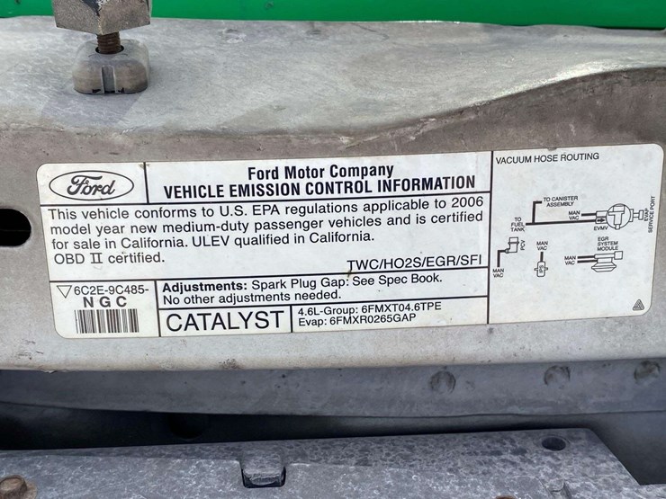 2006-ford-cargo-image-10