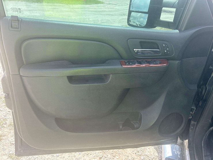 2011-chevrolet-silverado-image-10