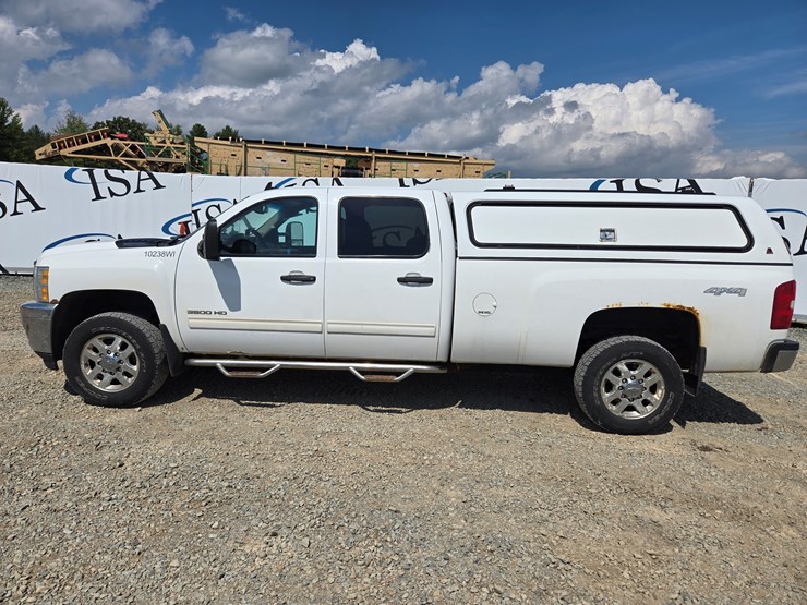 2014-chevrolet-3500-image-2