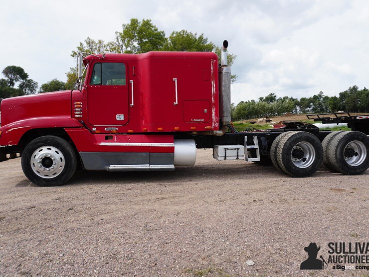 2000-freightliner-fld120-image-8