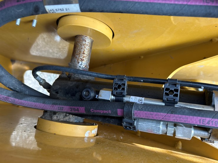 2021-caterpillar-236d3-image-19