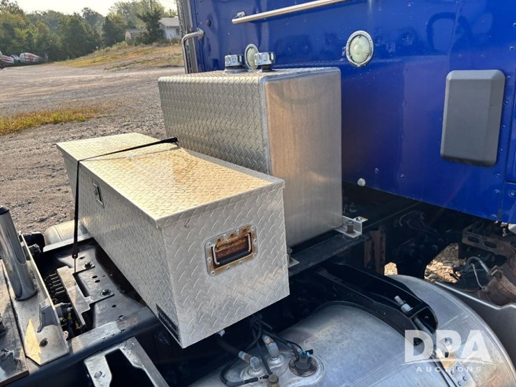 2019-peterbilt-567-image-50