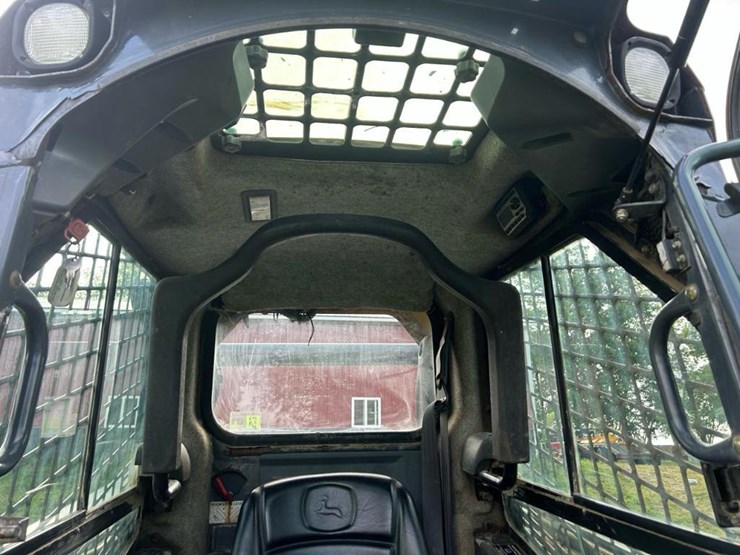 2012-deere-333d-image-43