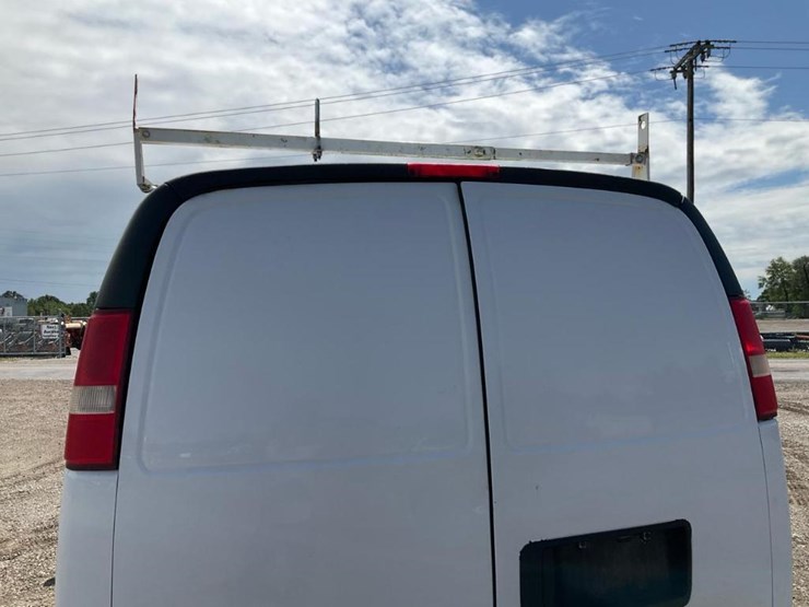 2013-chevrolet-express-g2500-image-25