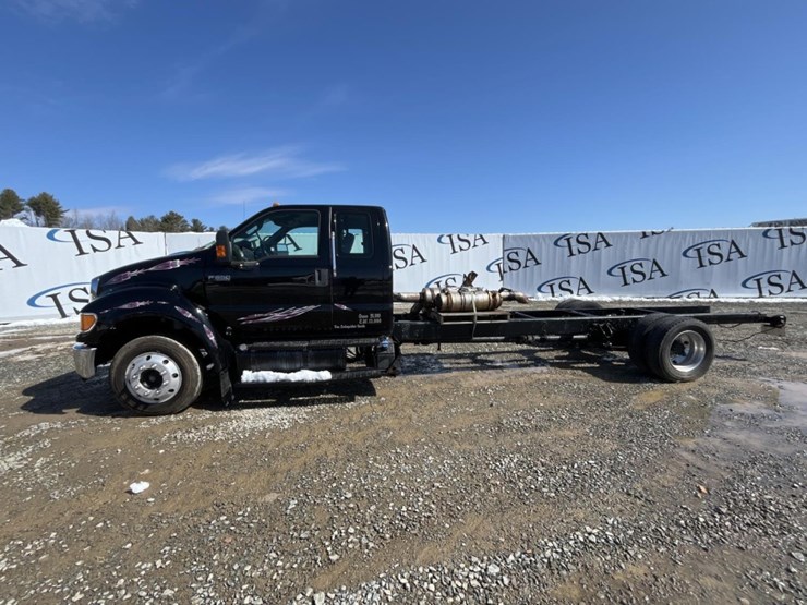 2013-ford-f650-xlt-image-2