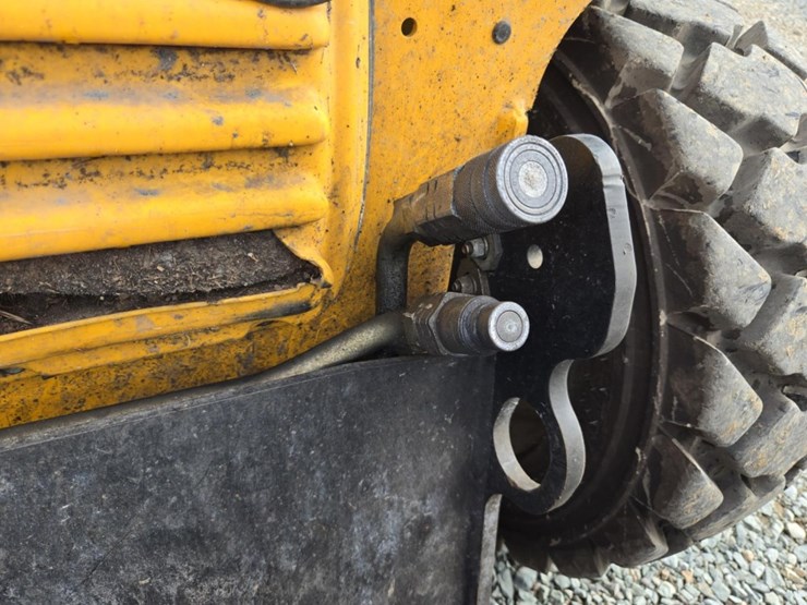 2010-jcb-180-image-16