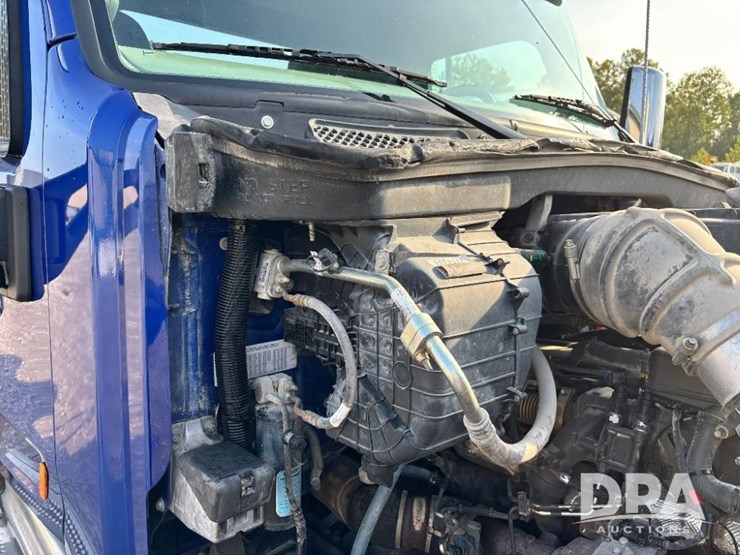 2019-peterbilt-567-image-70