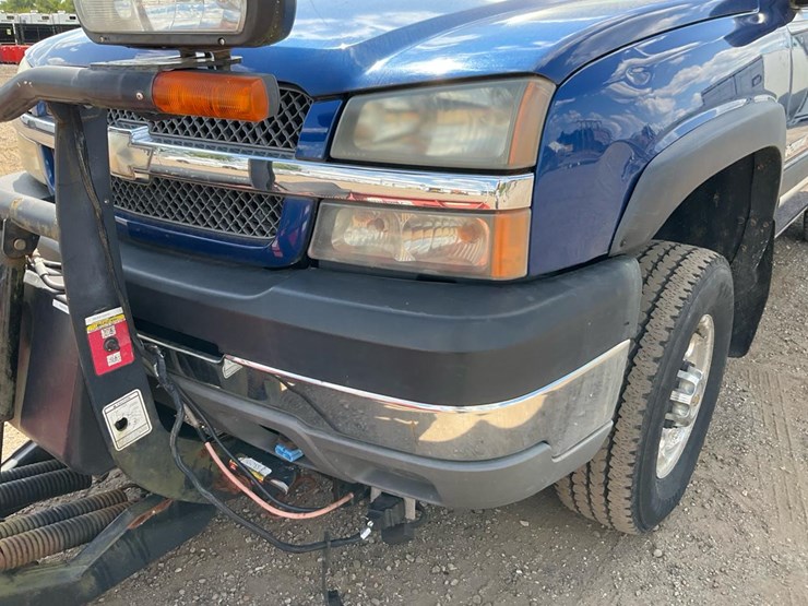 2004-chevrolet-k2500-image-22