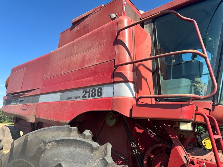 #32155-•-1997-case-international-2188-combine-image-29
