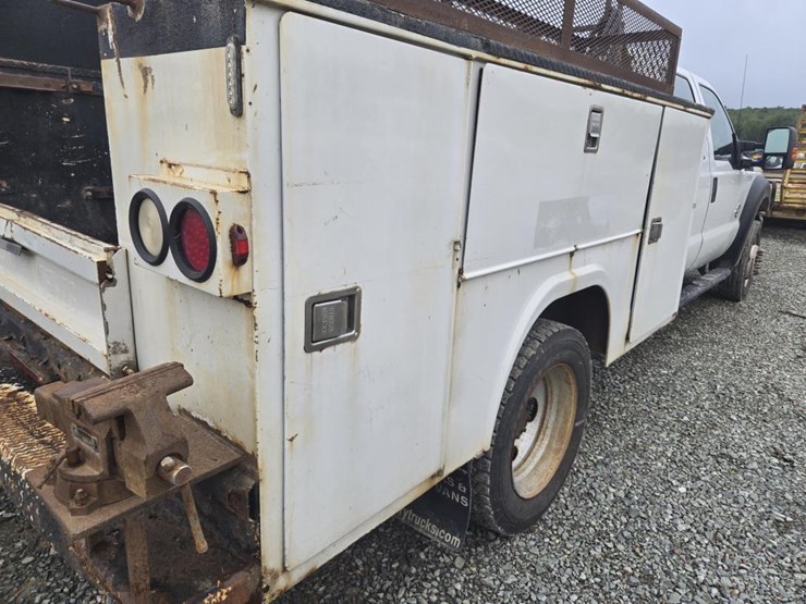 2011-ford-f550-image-23
