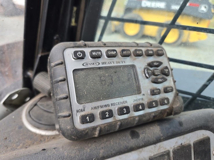 2010-jcb-180-image-47