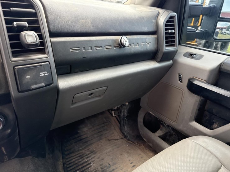 2020-ford-f550-image-40