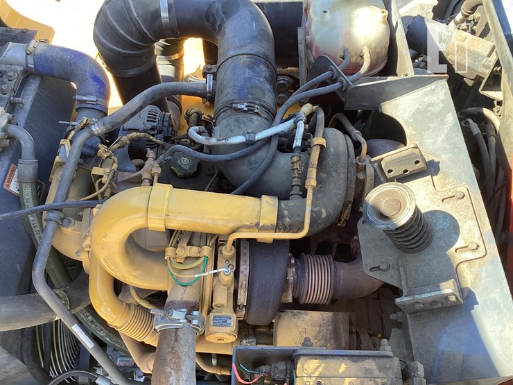 2015-deere-250d-ii-image-10