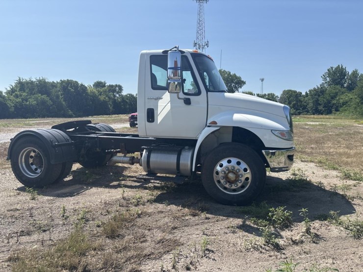 2014-international-durastar-4400-image-5