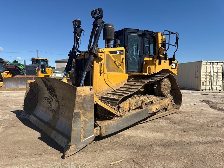 caterpillar-d6t-xw-image-2