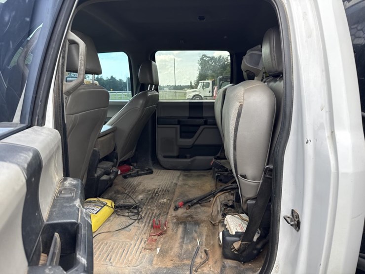 2020-ford-f550-image-37
