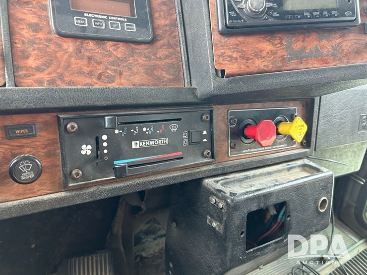 1999-kenworth-t600-image-48