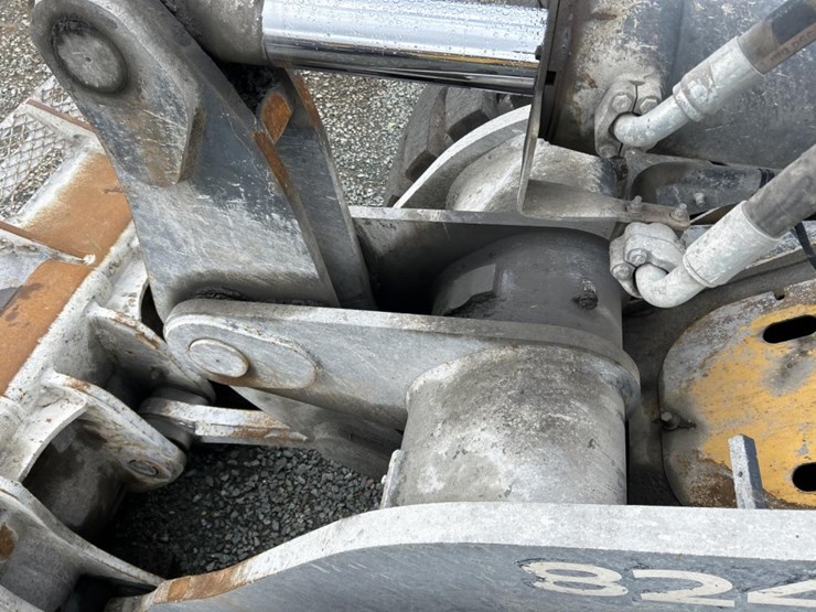 2014-deere-824k-image-27