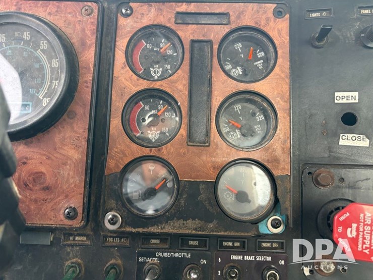 1995-ihc-9400-dry-tender-truck-(pz13881)-image-73