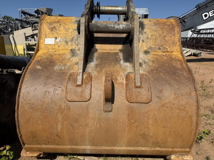 2020-deere-670g-lc-image-33