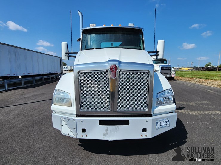 2016-kenworth-t880-image-2