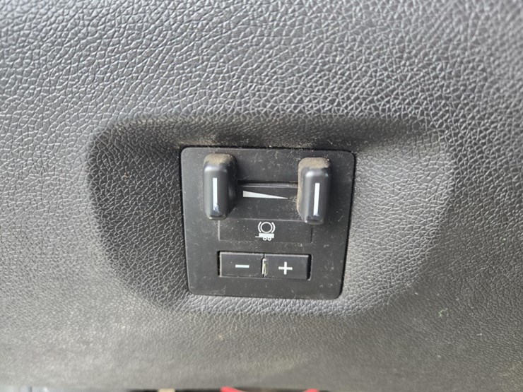 2013-chevrolet-2500hd-image-49