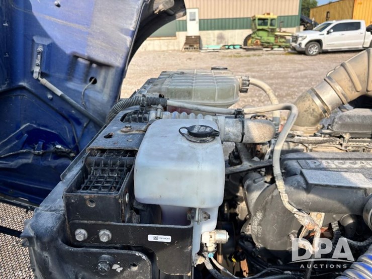 2019-peterbilt-567-image-65