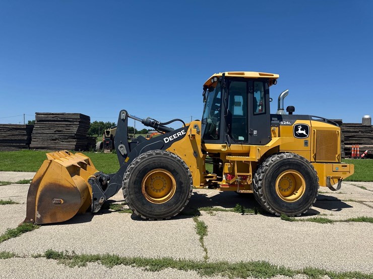 2019-deere-524l-image-1