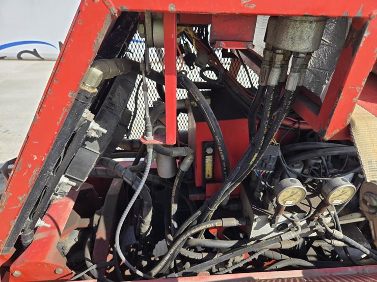 kubota-v3300t-image-17