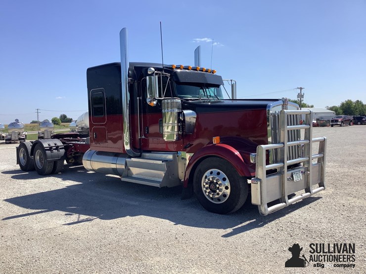 2016-kenworth-w900-image-3