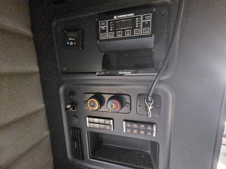 2018-freightliner-cascadia-126-image-71