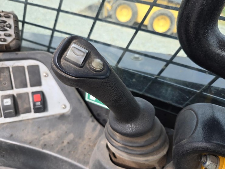 2010-jcb-180-image-40