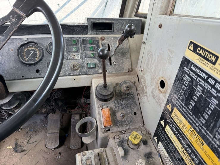 #1553-•-1991-oshkosh-mixer-truck-image-17