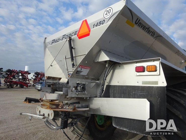 2019-john-deere-f4365-image-59