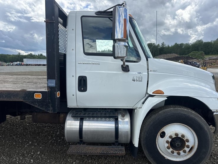 2005-international-durastar-4200-image-15