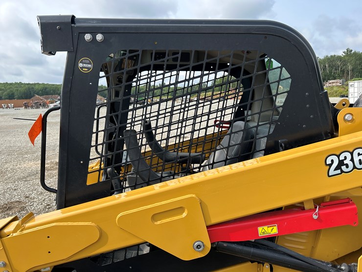 2021-caterpillar-236d3-image-35