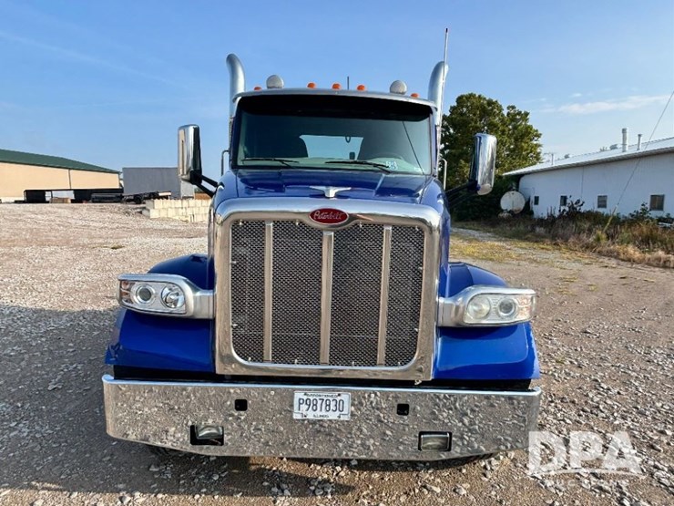 2019-peterbilt-567-image-3
