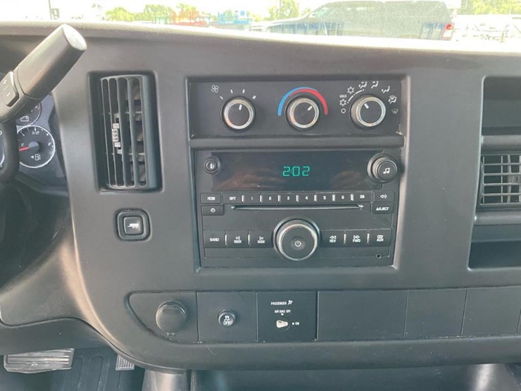 2013-chevrolet-express-g2500-image-57