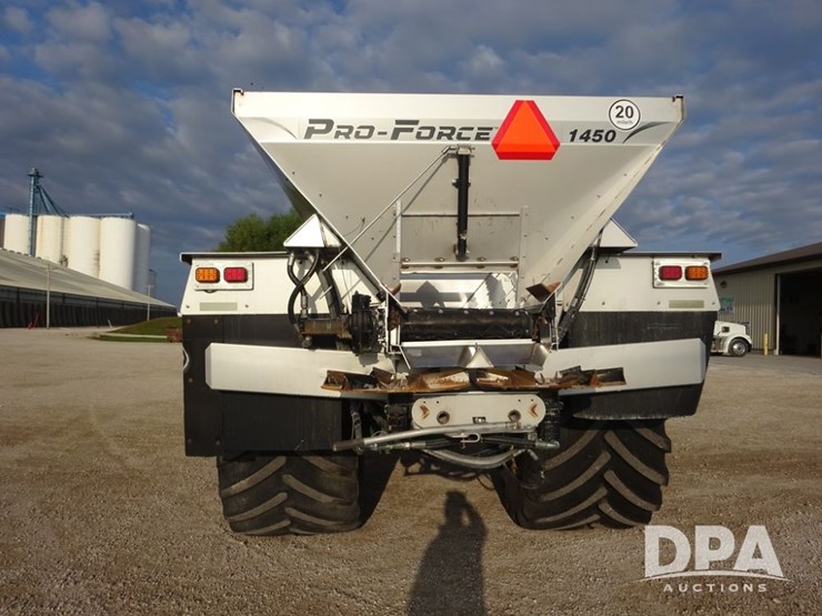 2019-john-deere-f4365-image-23
