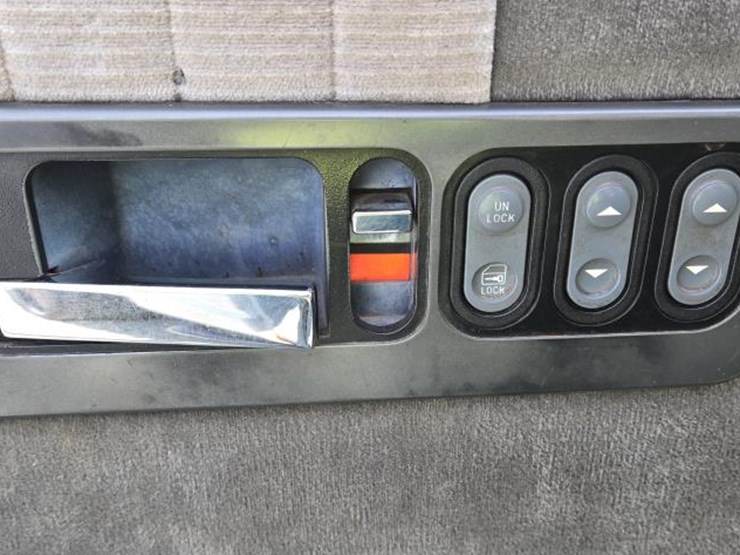 1994-chevrolet-silverado-image-29