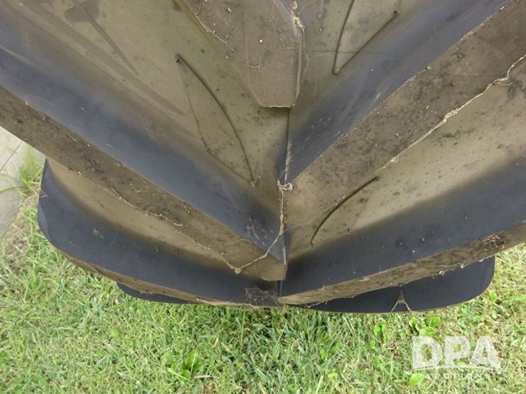 michelin-flotation-tire-(pz13894)-image-11
