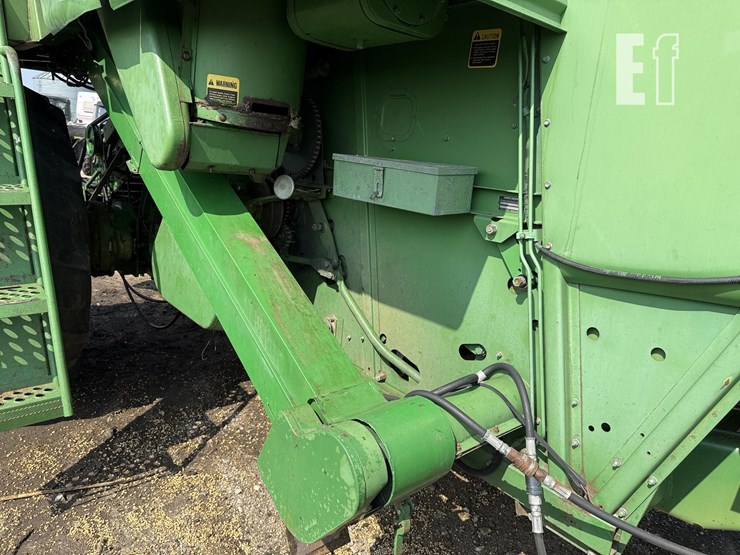 john-deere-8820-image-30