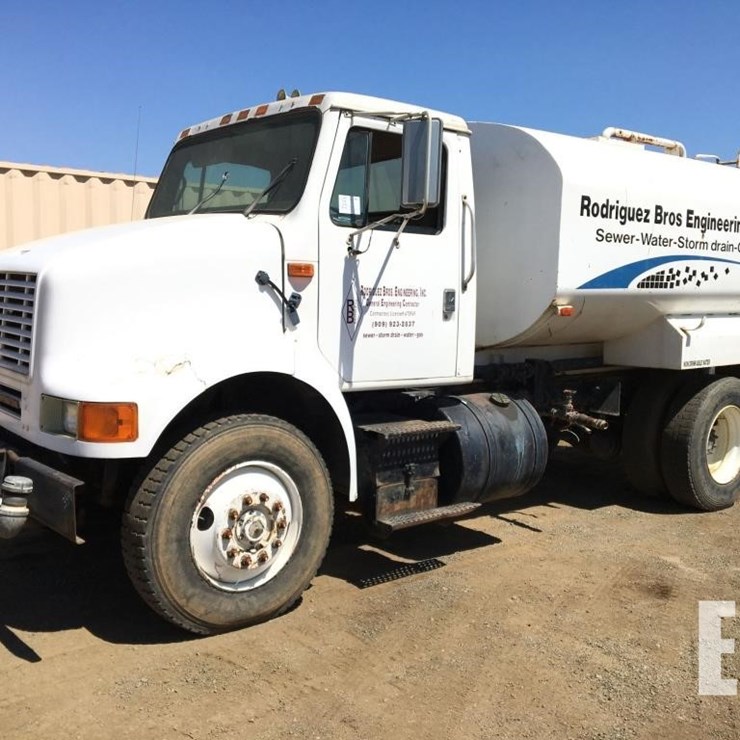 1990 INTERNATIONAL 8100