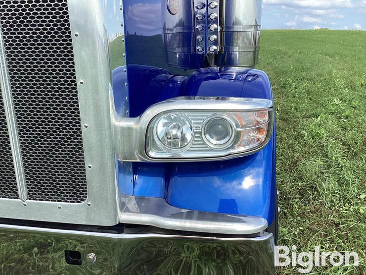 2023-peterbilt-389-image-12