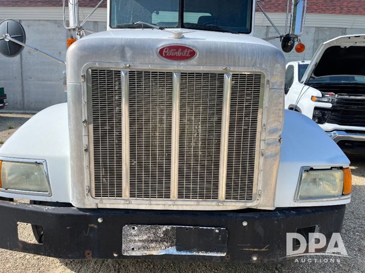 2000-peterbilt-385-image-18