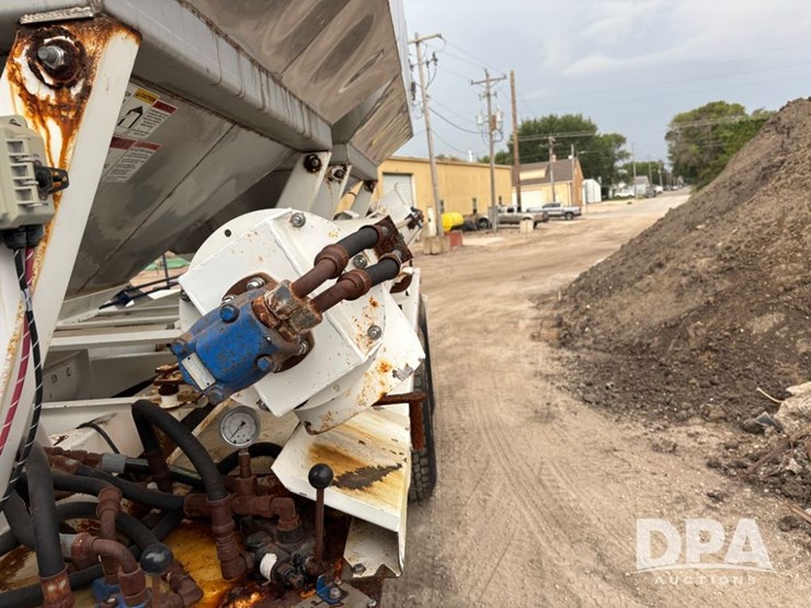 1995-ihc-9400-dry-tender-truck-(pz13881)-image-38