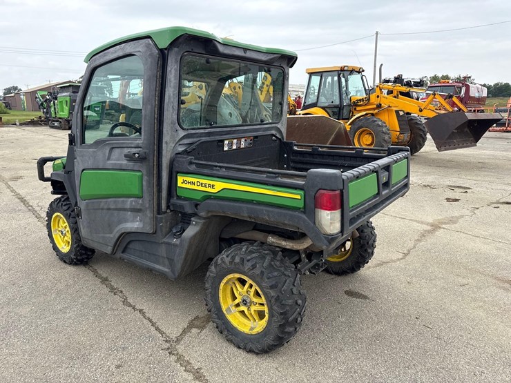2020-john-deere-gator-image-3