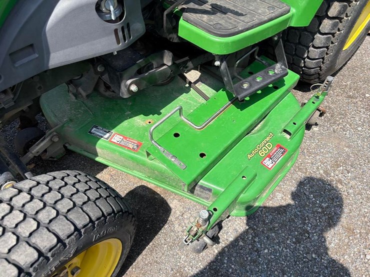 2018-john-deere-2032r-image-26