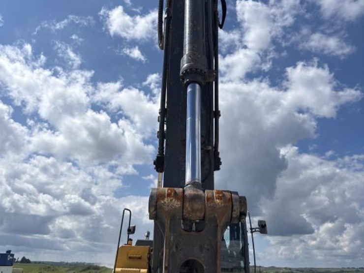 2014-deere-380g-lc-image-31